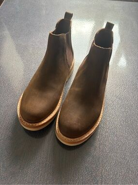 Customized hand-made Chelsea boots to order